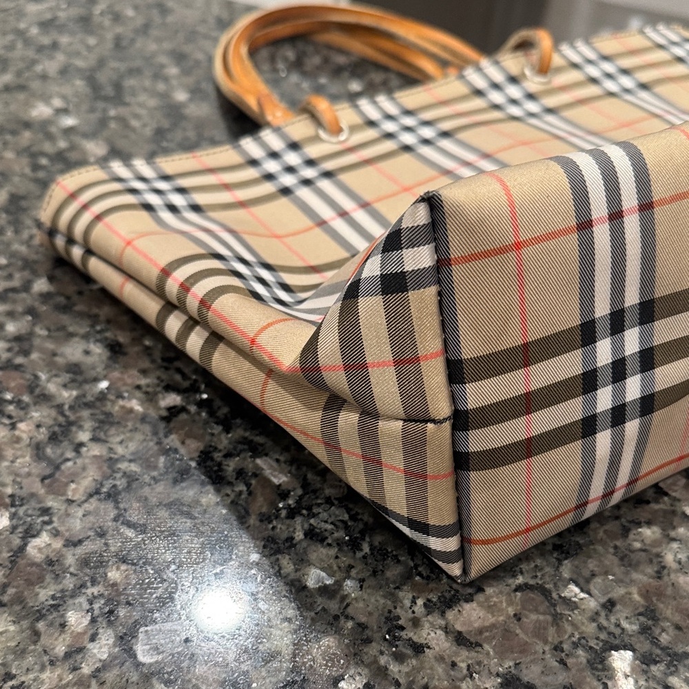 VINTAGE NOVA CHECK BURBERRY TOTE - Picture 6 of 11